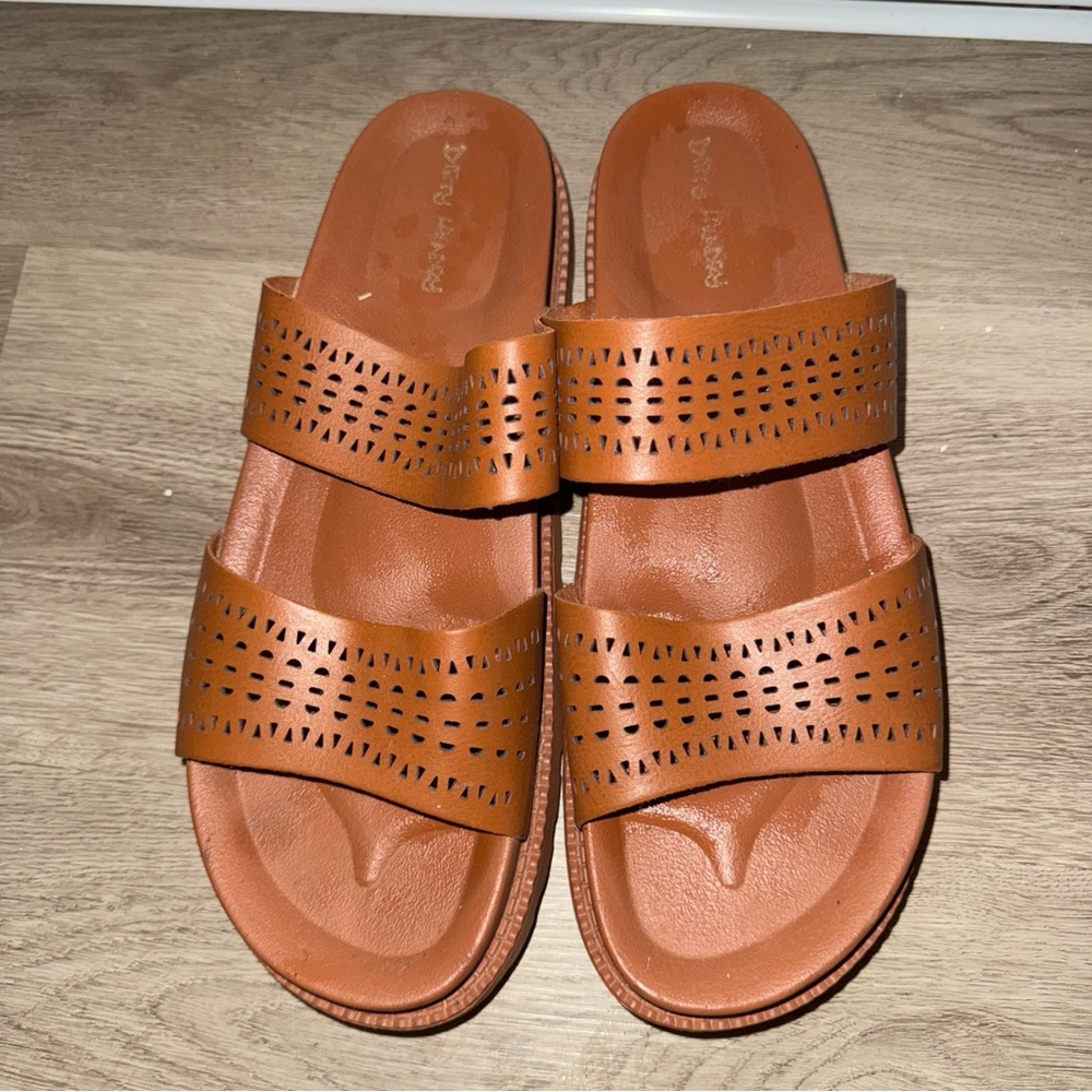 🤎Dirty Laundry Brown Sand Sandals Size 10🤎
